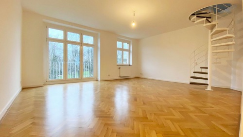 Herrlich gelegene 4 Zimmerwohnung in bester Lage mit Blick auf den Hofgarten