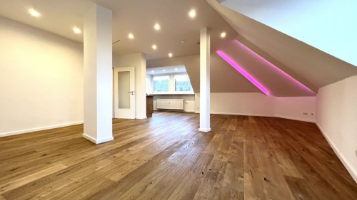 Hochwertig saniertes Penthouse-Appartement in Bestlage