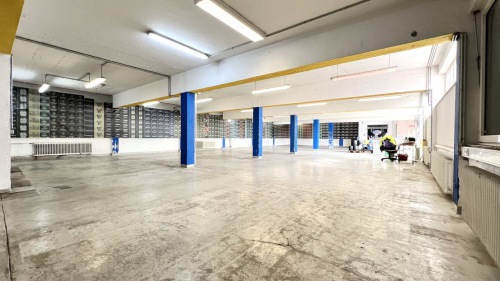 Vielseitig nutzbare Halle über 3 Etagen