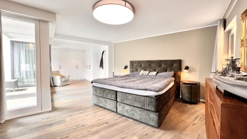 Luxuriöse 3 Raum-Wohnung auf kompletter Etage im hochwertig kernsanierten Anwesen
