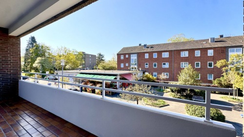 Vollständig kernsanierte 3 Raum-Wohnung mit großzügiger Küche und Balkon