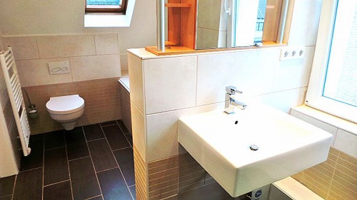 Hochwertig sanierte Dachgeschoss-Wohnung in ruhiger und gemütlicher Seitenstraße