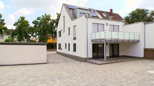 Großzügig geschnittene und hochwertig ausgestattete barrierefreie Neubauwohnung